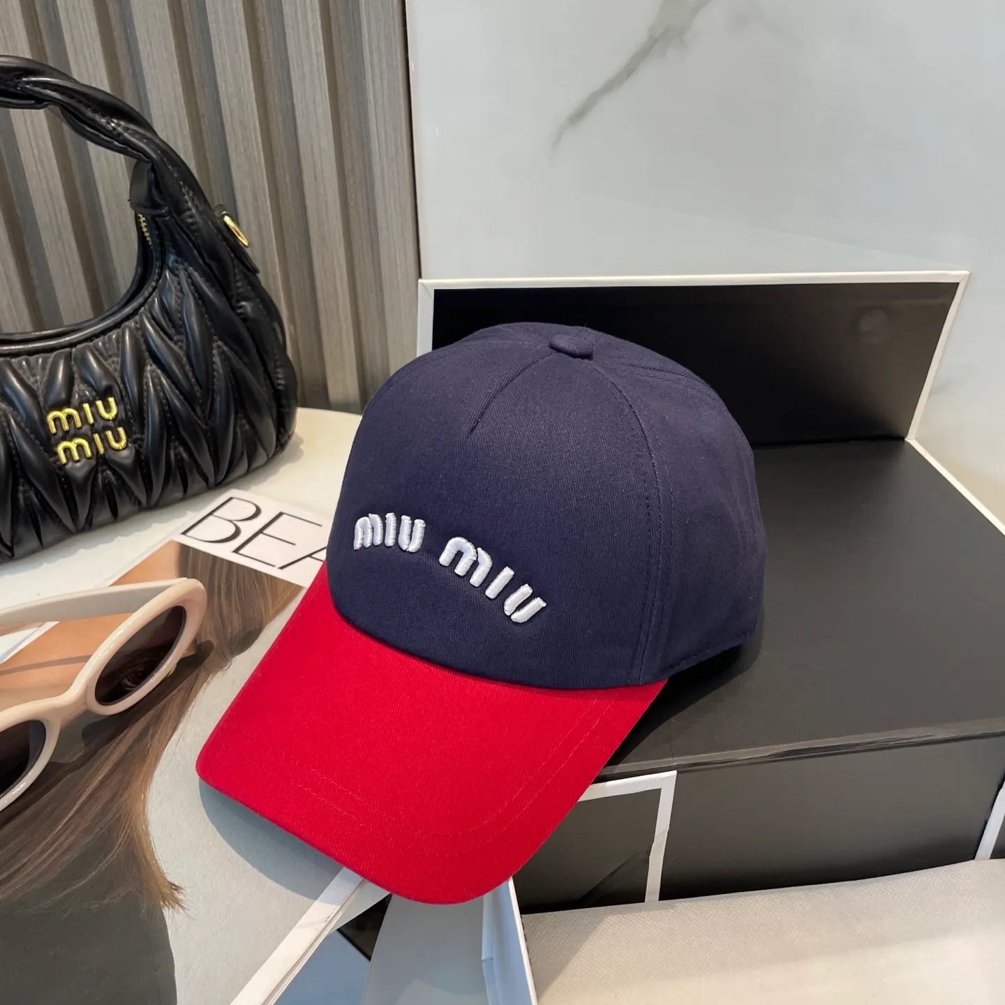 P60💛 Comes with dust bag. [Miumiu Miu Miu] New order style embroidered baseball cap🧢Big brand style is super easy to match, hurry up and get it!