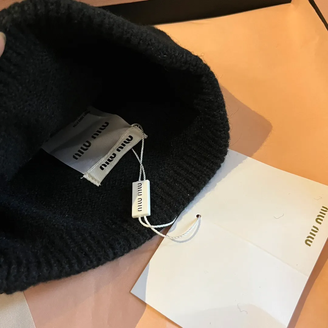💰60¥ miumiu Miu Miu counter new knitted woolen hat