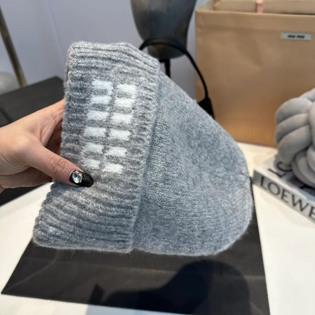 P56 miumiu Miu Miu counter new knitted woolen hat