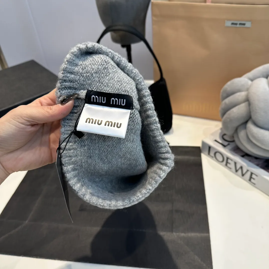 P56 miumiu Miu Miu counter new knitted woolen hat