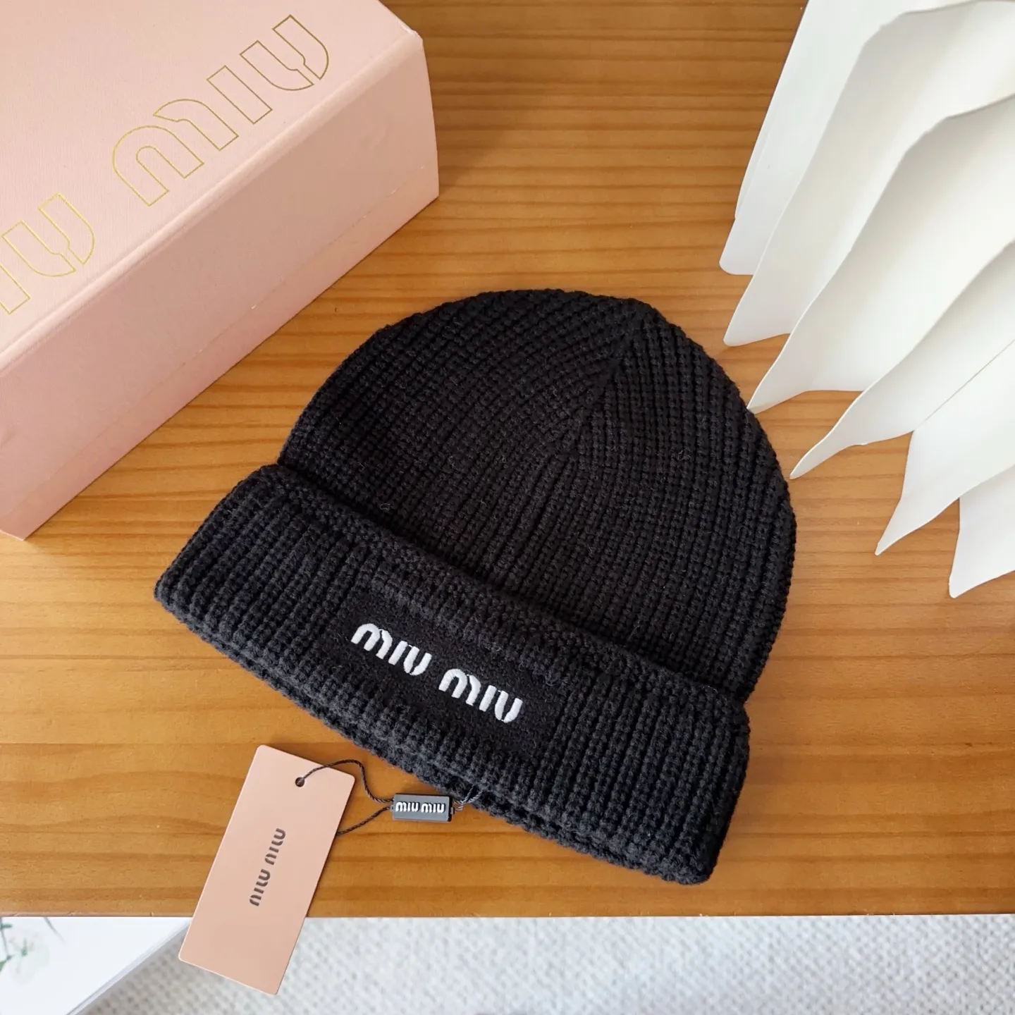 💰64 miumiu’s hot-selling knitted hat at Miu Miu counter! Xiaohongshu’s new product is released, it’s so 🉑️, high-elastic fabric, classic colors, same style for men and women.