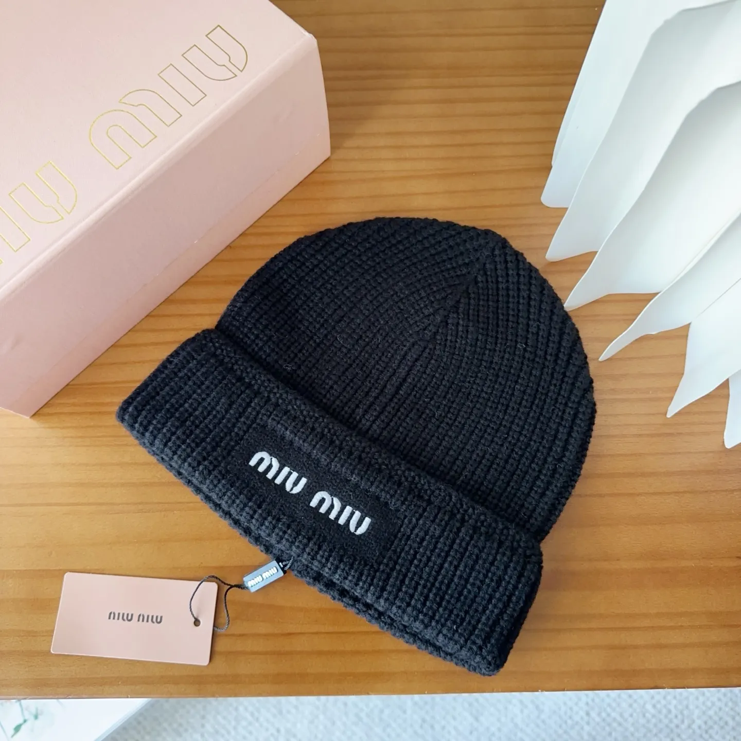 💰64 miumiu’s hot-selling knitted hat at Miu Miu counter! Xiaohongshu’s new product is released, it’s so 🉑️, high-elastic fabric, classic colors, same style for men and women.