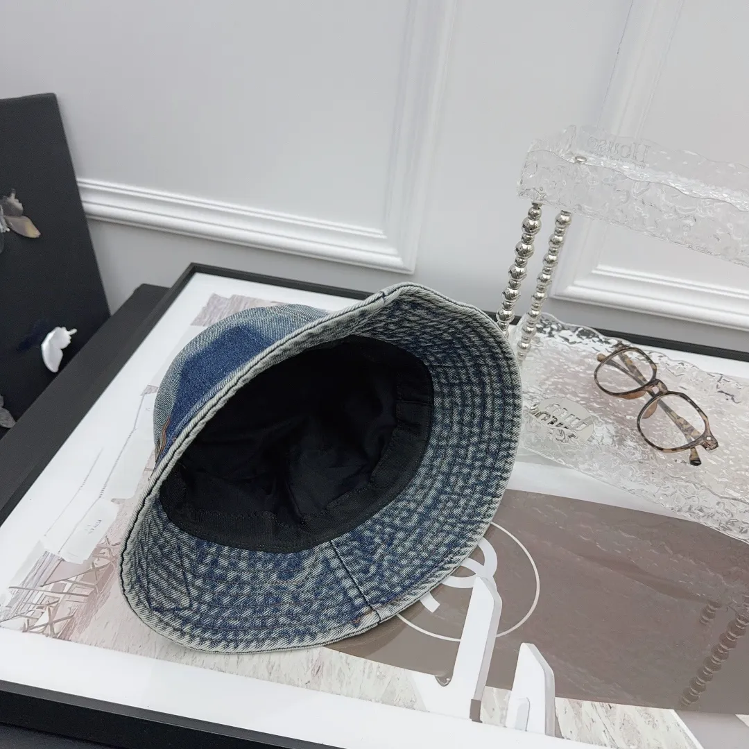 2025 💙 MiuMiu new fisherman hat denim dyed fabric ✓ Full of high-end feel! Washed printing 🎀 full of detailed craftsmanship