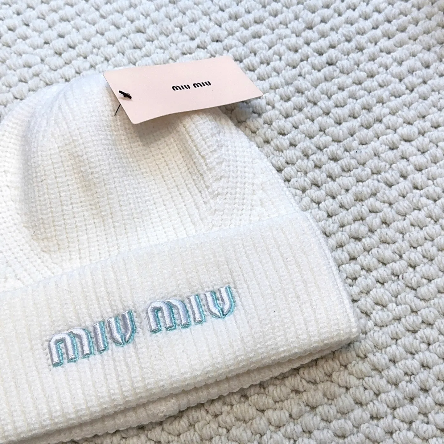 P50 miumiu Miu Miu counter's popular embroidered logo knitted hat! Xiaohongshu’s new product is released, it’s so 🉑️, high-elastic fabric, classic color