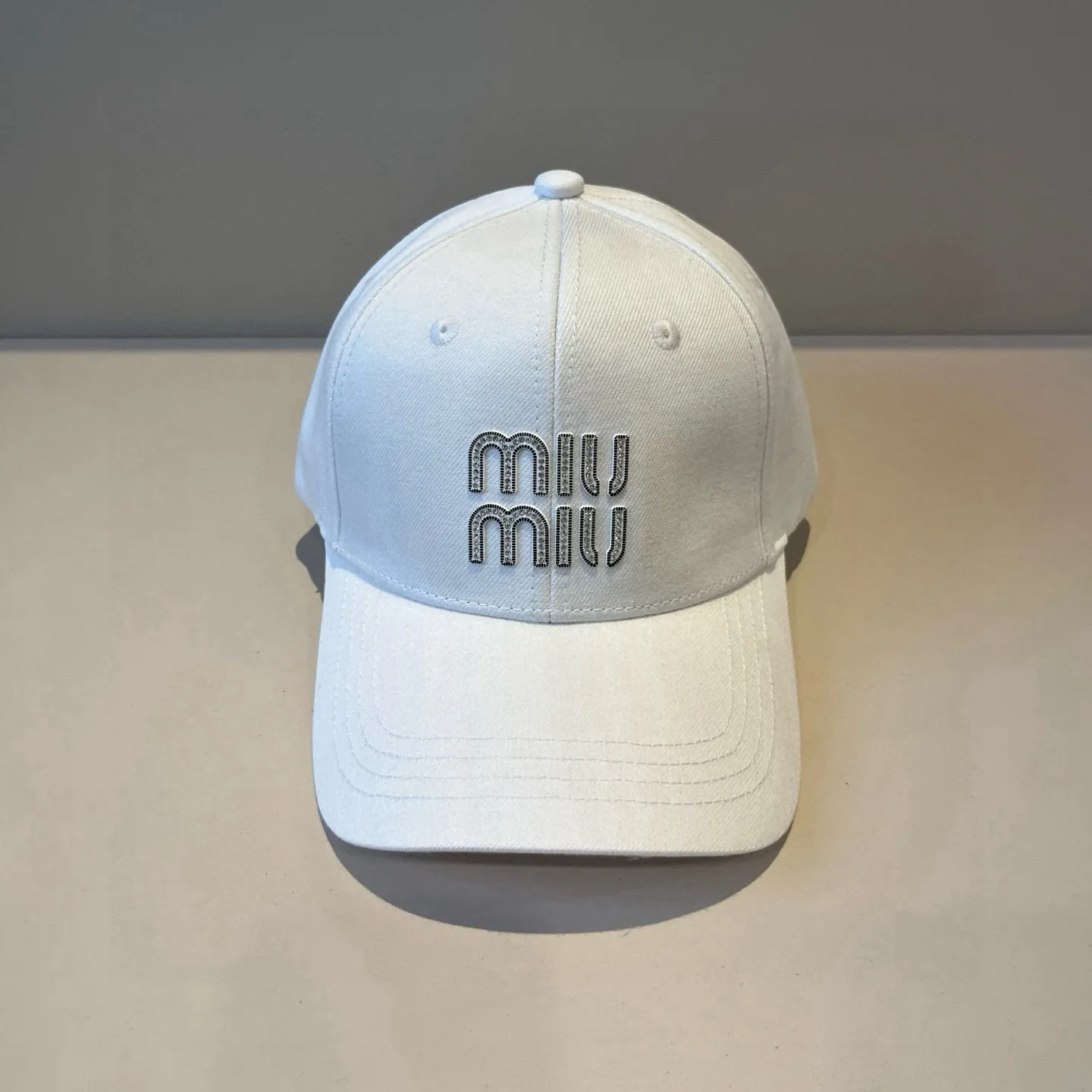 P60 miumiu original spring and summer new baseball cap, authentic mold-making and custom-made, the original workmanship is meticulous and the quality is superb!