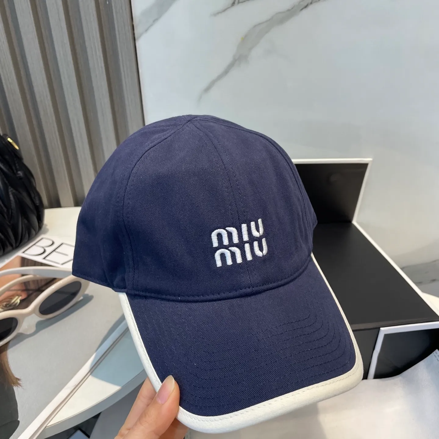 P60💛 Comes with dust bag. [Miumiu Miu Miu] New order style embroidered baseball cap🧢Big brand style is super easy to match, hurry up and get it!