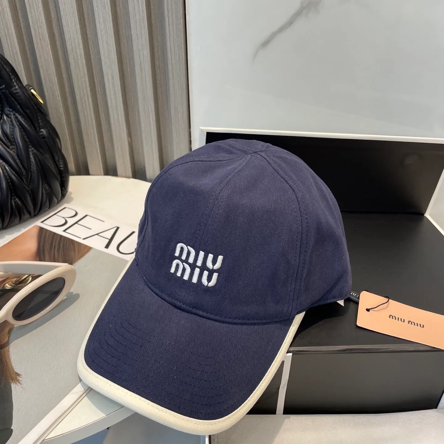 P60💛 Comes with dust bag. [Miumiu Miu Miu] New order style embroidered baseball cap🧢Big brand style is super easy to match, hurry up and get it!