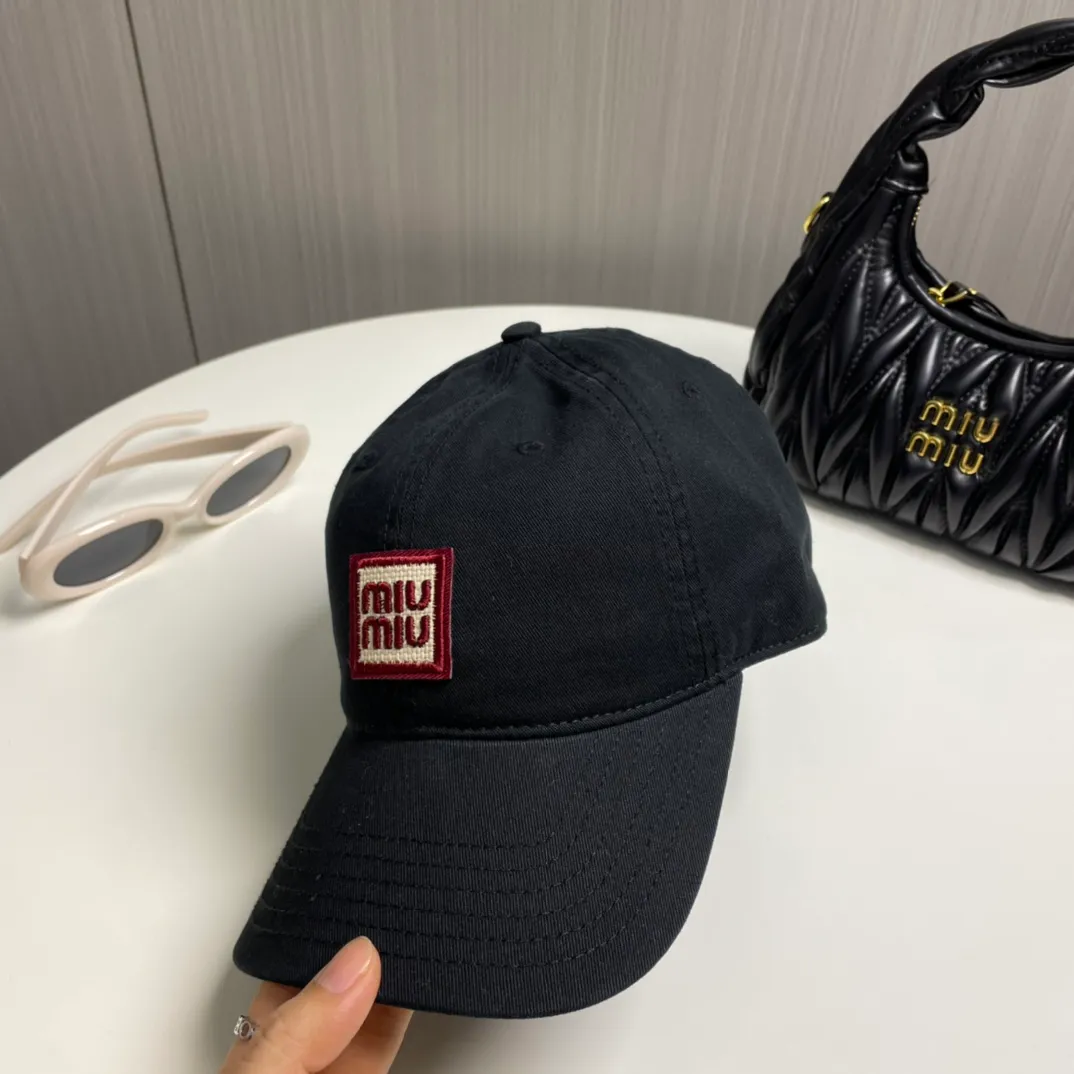P50 miumiu new plain baseball cap, the hottest color at the moment - full of street style! Trendy and versatile, Xiaohongshu grows grass, poison, get your boyfriend, and cool together