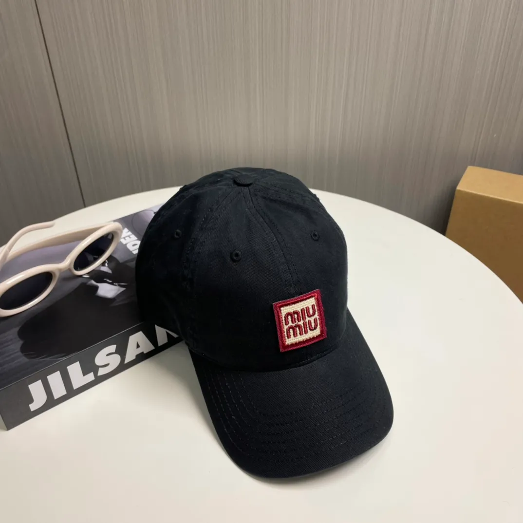 P50 miumiu new plain baseball cap, the hottest color at the moment - full of street style! Trendy and versatile, Xiaohongshu grows grass, poison, get your boyfriend, and cool together