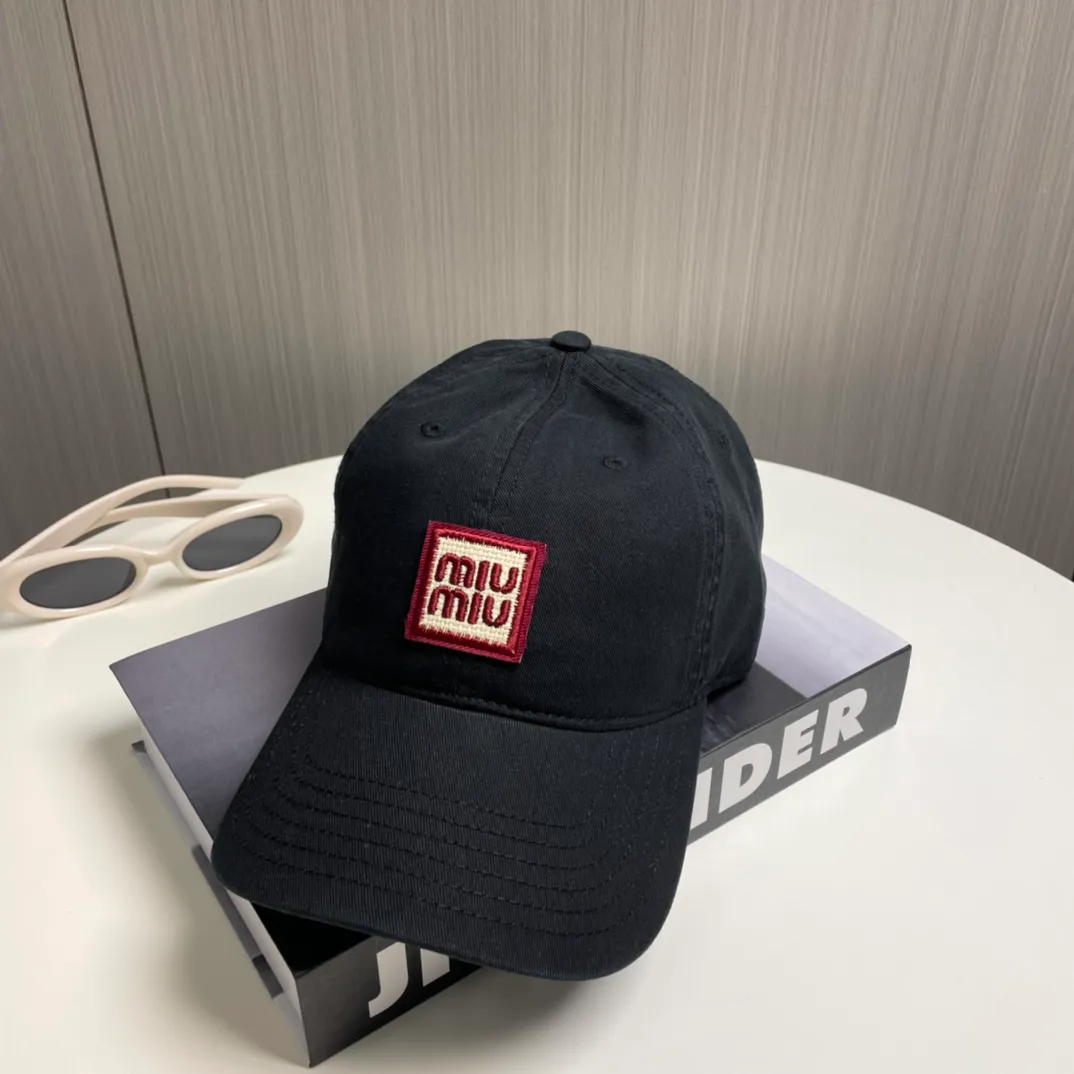 P50 miumiu new plain baseball cap, the hottest color at the moment - full of street style! Trendy and versatile, Xiaohongshu grows grass, poison, get your boyfriend, and cool together
