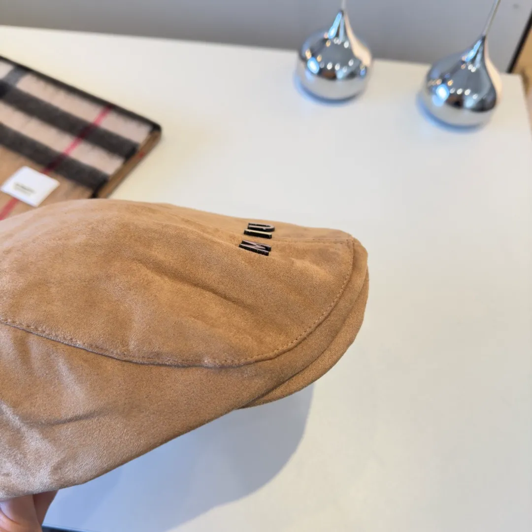 💰90¥ miumiu new duck bill forward cap, unisex,