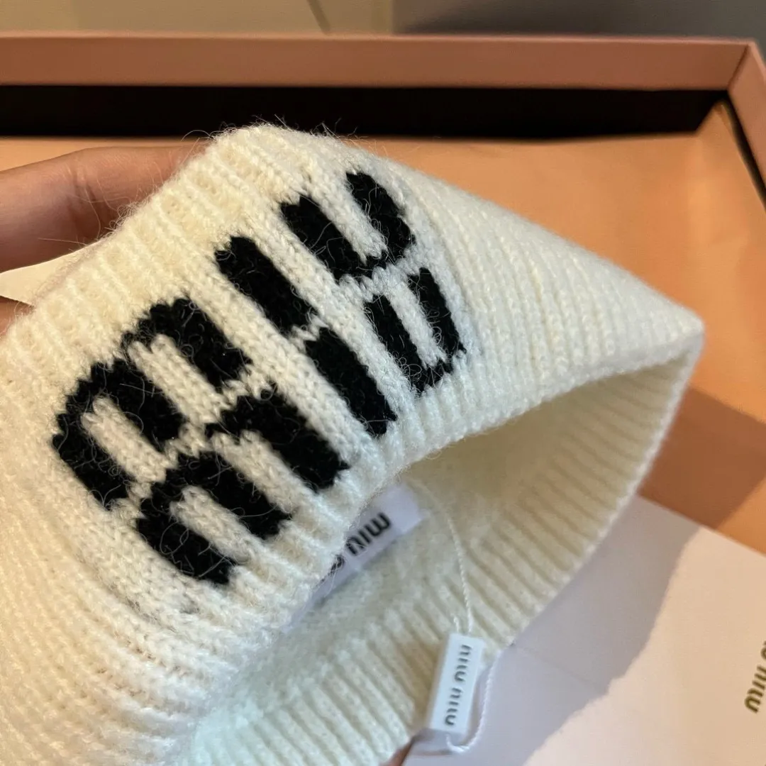 💰60¥ miumiu Miu Miu counter new knitted woolen hat