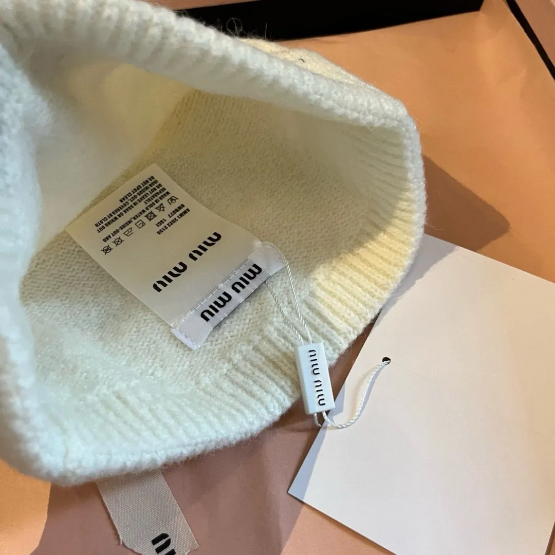 💰60¥ miumiu Miu Miu counter new knitted woolen hat
