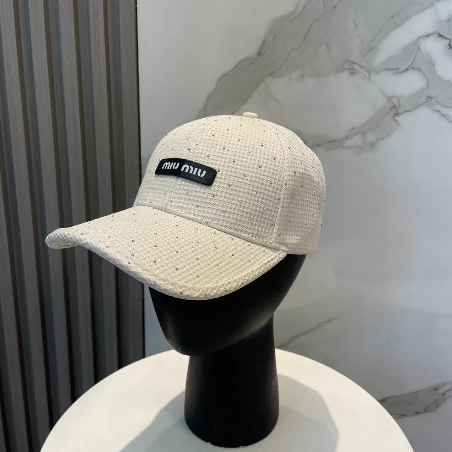 P50 miumiu new spring and summer full diamond baseball cap, the hottest color at the moment - full of street style! Trendy and versatile, Xiaohongshu grows grass, poison, get your boyfriend, and cool together