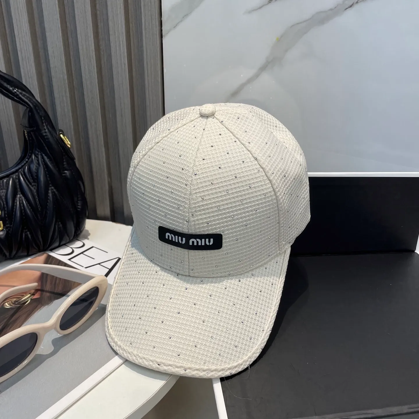 P50 miumiu new spring and summer full diamond baseball cap, the hottest color at the moment - full of street style! Trendy and versatile, Xiaohongshu grows grass, poison, get your boyfriend, and cool together