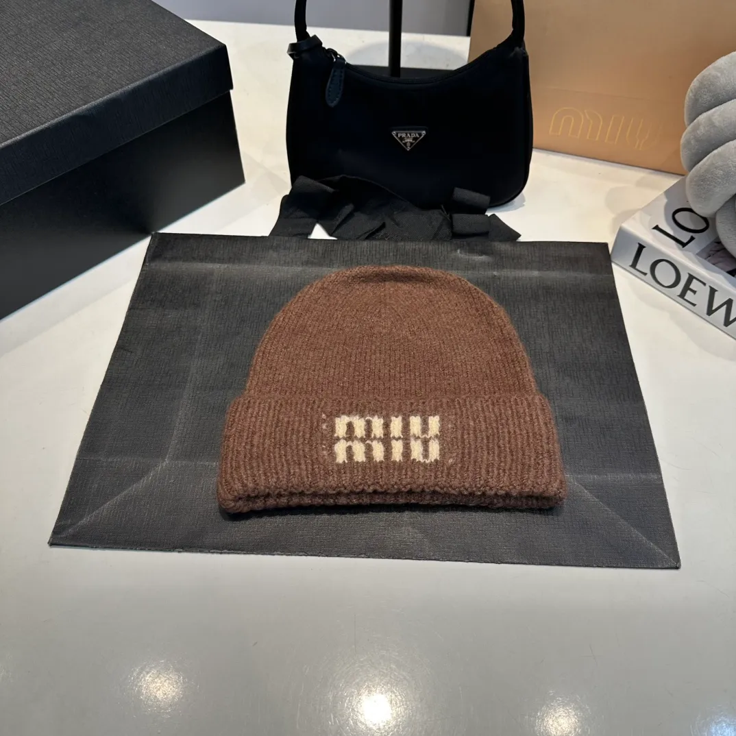 P56 miumiu Miu Miu counter new knitted woolen hat