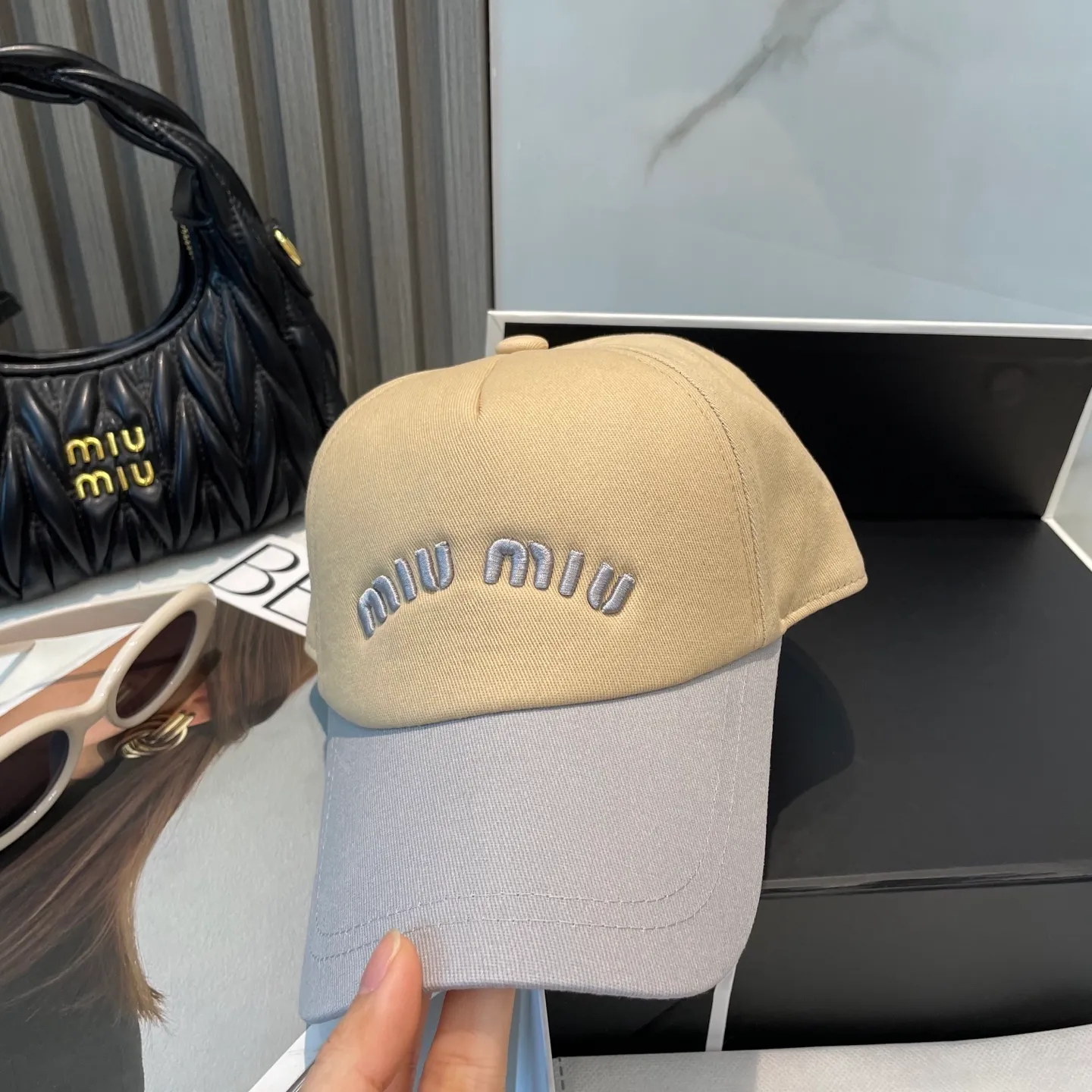 P70💛 Comes with dust bag. [Miumiu Miu Miu] New order style embroidered baseball cap🧢Big brand style is super easy to match, hurry up and get it!