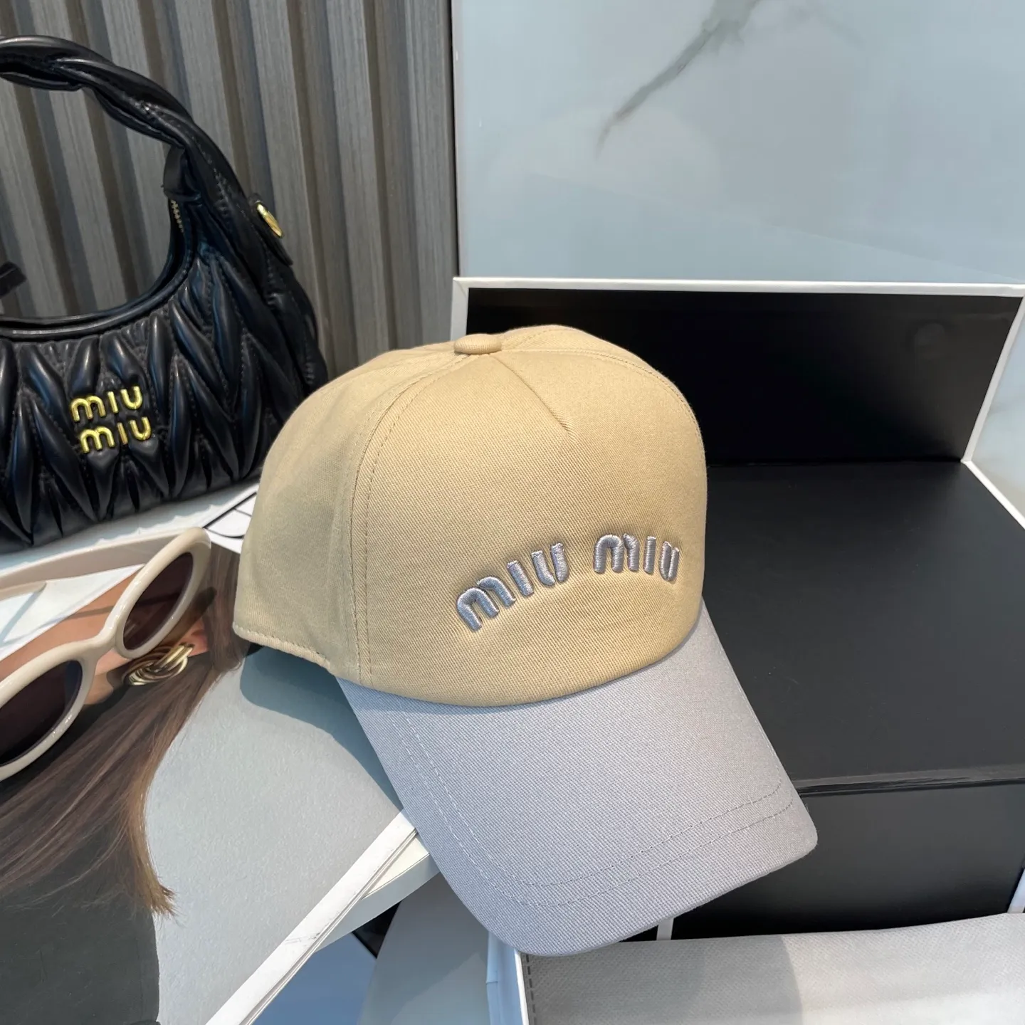 P70💛 Comes with dust bag. [Miumiu Miu Miu] New order style embroidered baseball cap🧢Big brand style is super easy to match, hurry up and get it!