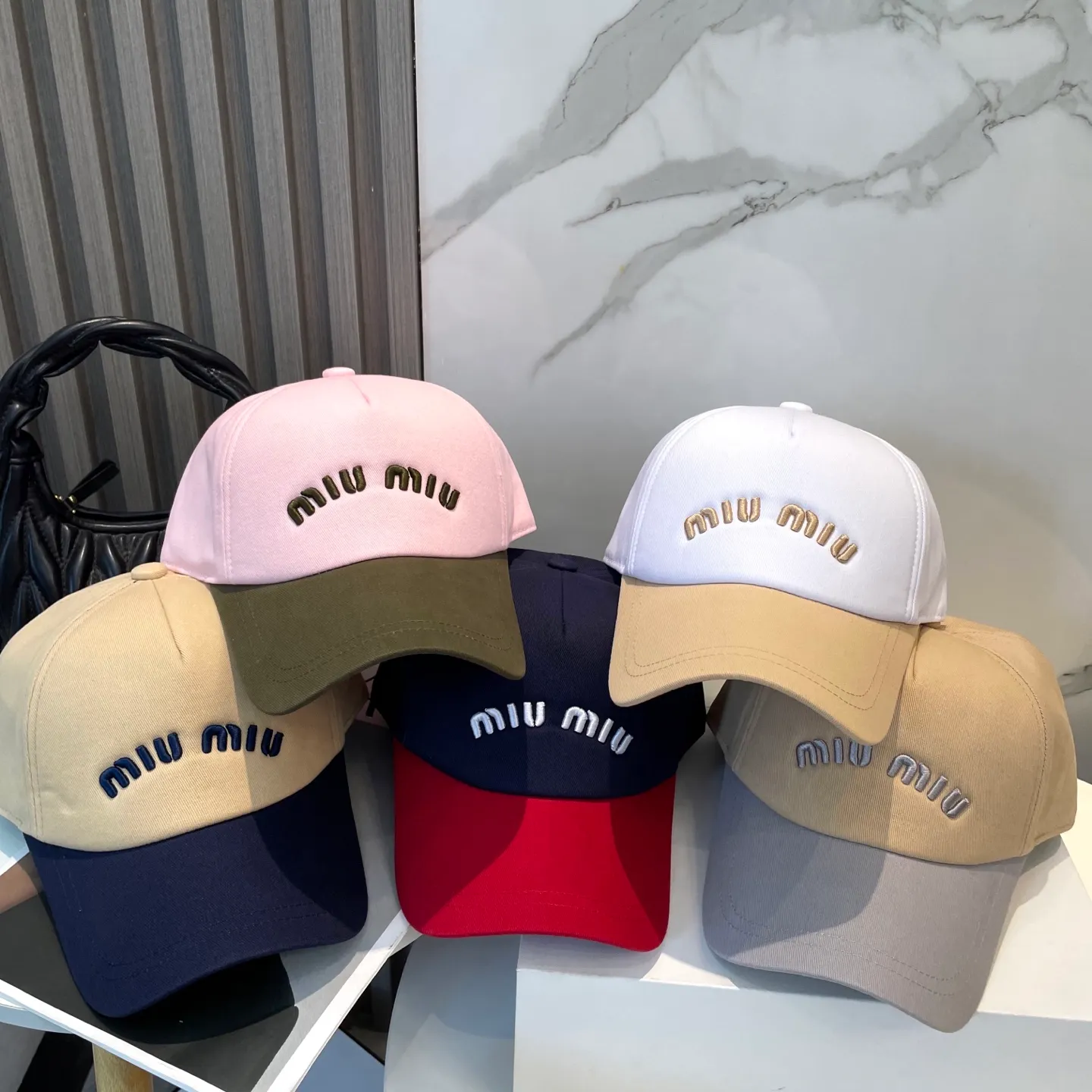 P70💛 Comes with dust bag. [Miumiu Miu Miu] New order style embroidered baseball cap🧢Big brand style is super easy to match, hurry up and get it!