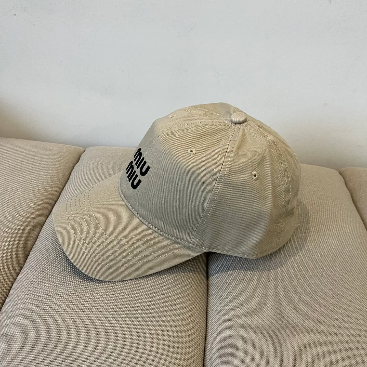 P54 miumiu original spring and summer new baseball cap, authentic mold customization, original workmanship is meticulous and the quality is superb!