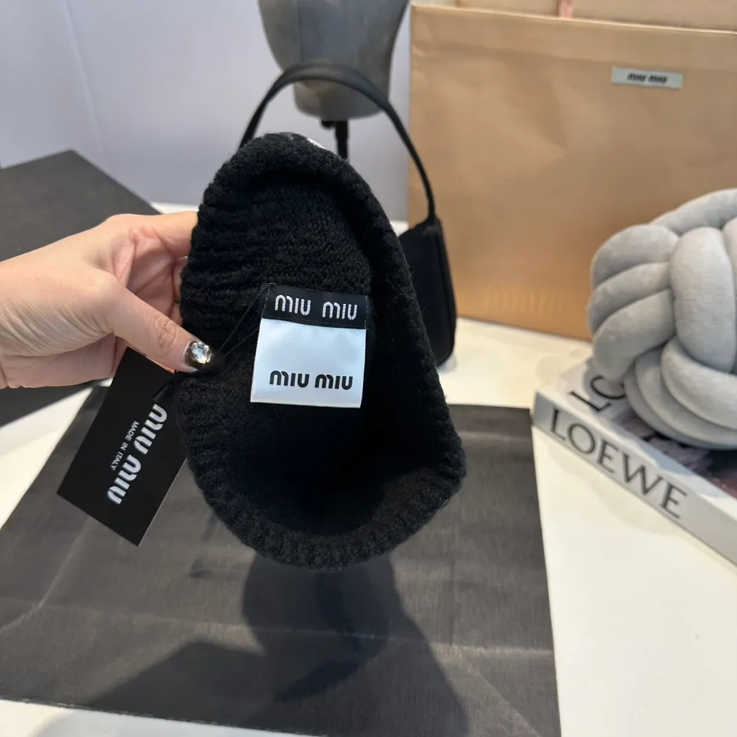 P56 miumiu Miu Miu counter new knitted woolen hat