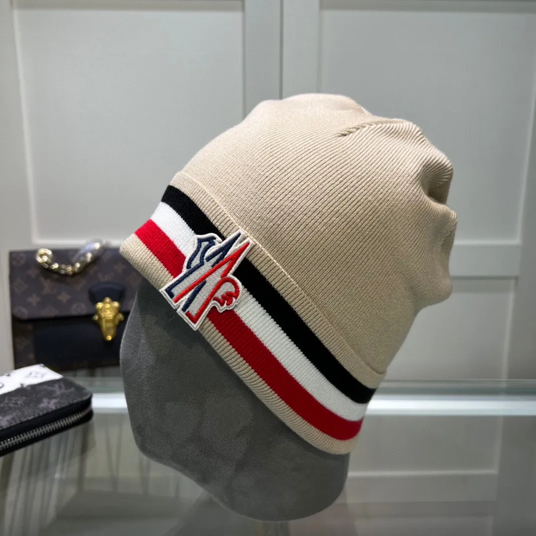 P50 comes with dust bag 🌺【MONCLER】Official website classic model, pay attention to the quality, the only one in the market that pays attention to quality details, 70% wool, 30% rabbit fur knitted hat! The same style for men and women, thicker and warmer, fashionable and popular 🌸First-class quality, the best brand for warmth in autumn and winter, order now, limited edition