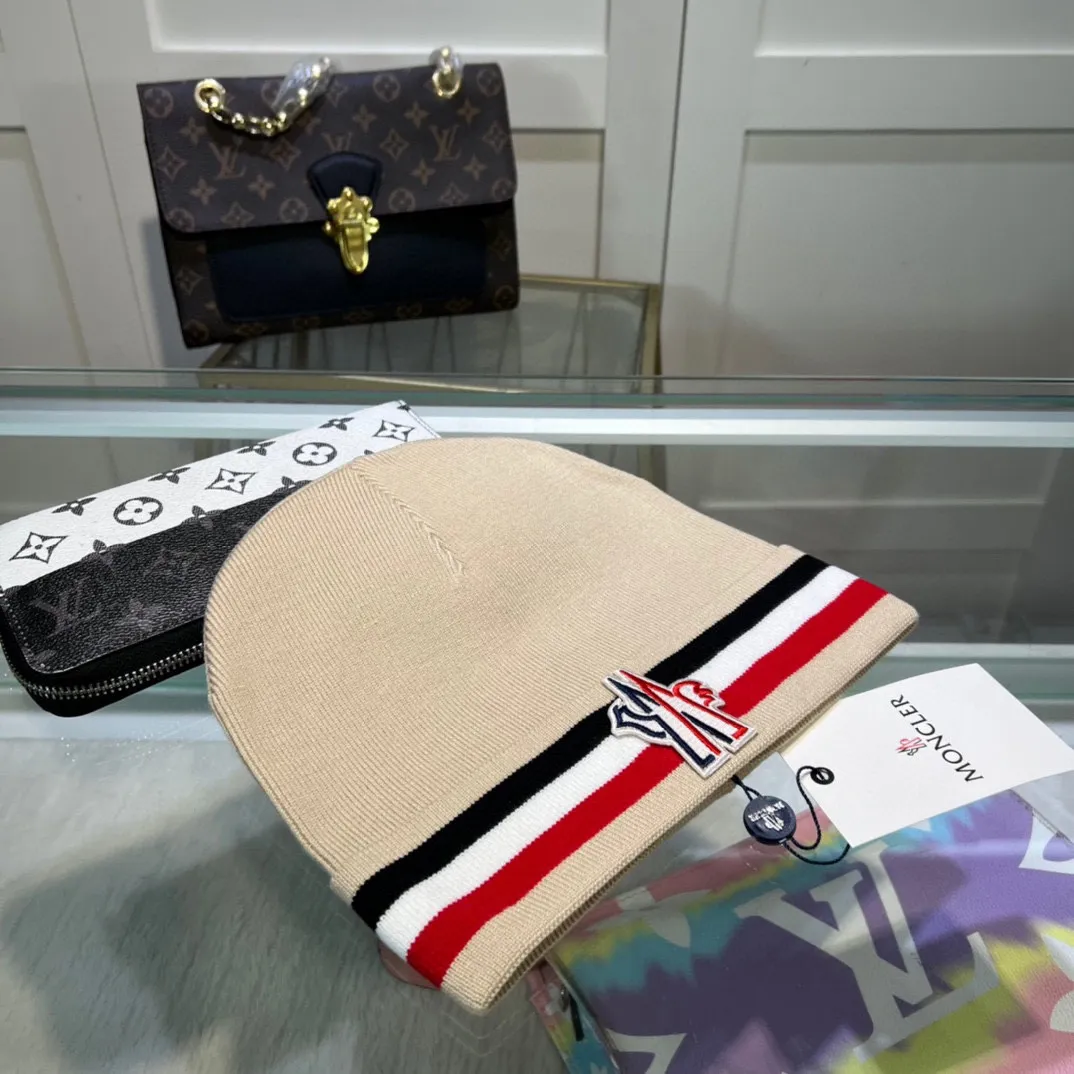 P50 comes with dust bag 🌺【MONCLER】Official website classic model, pay attention to the quality, the only one in the market that pays attention to quality details, 70% wool, 30% rabbit fur knitted hat! The same style for men and women, thicker and warmer, fashionable and popular 🌸First-class quality, the best brand for warmth in autumn and winter, order now, limited edition