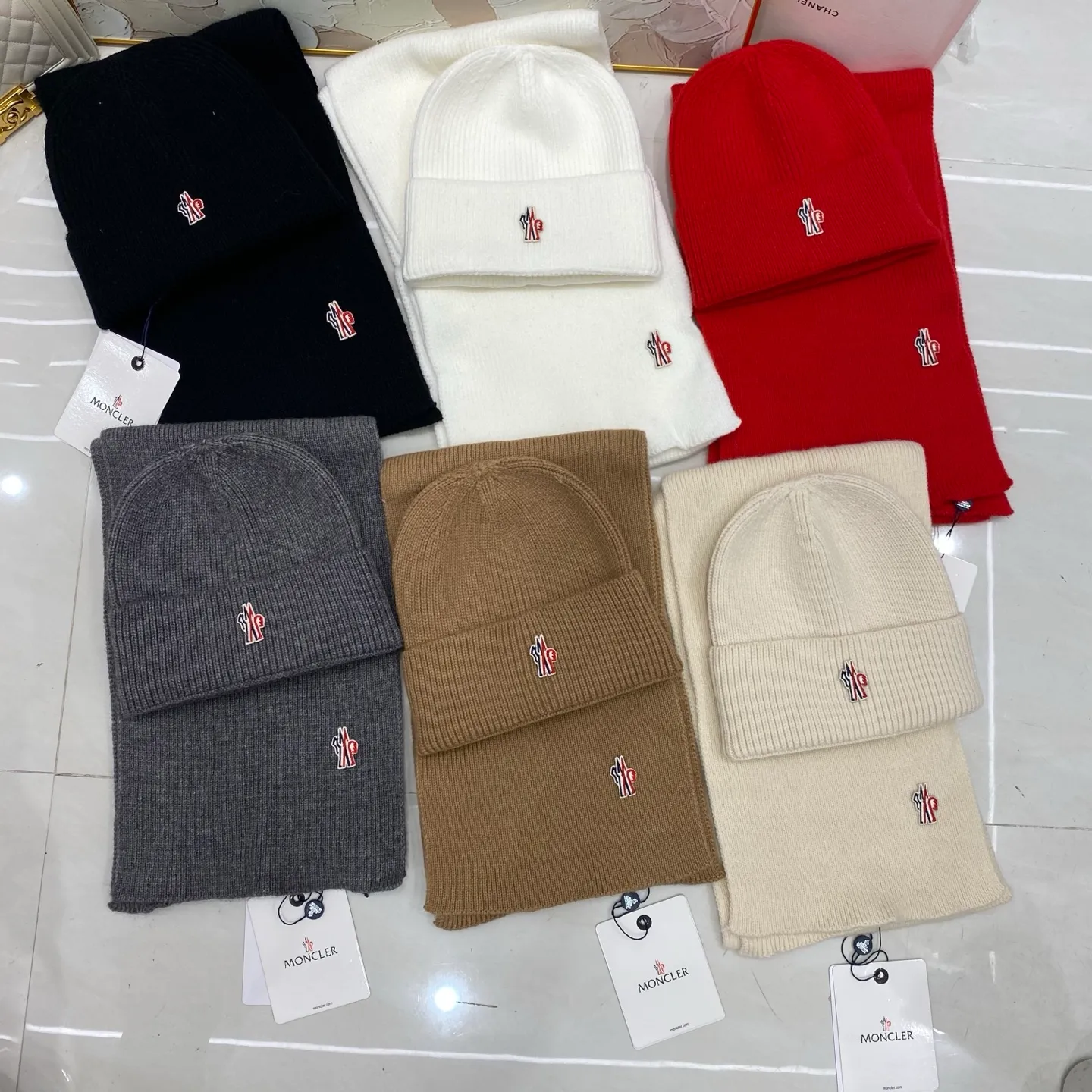 Moncler cashmere knitted hat + scarf🧣