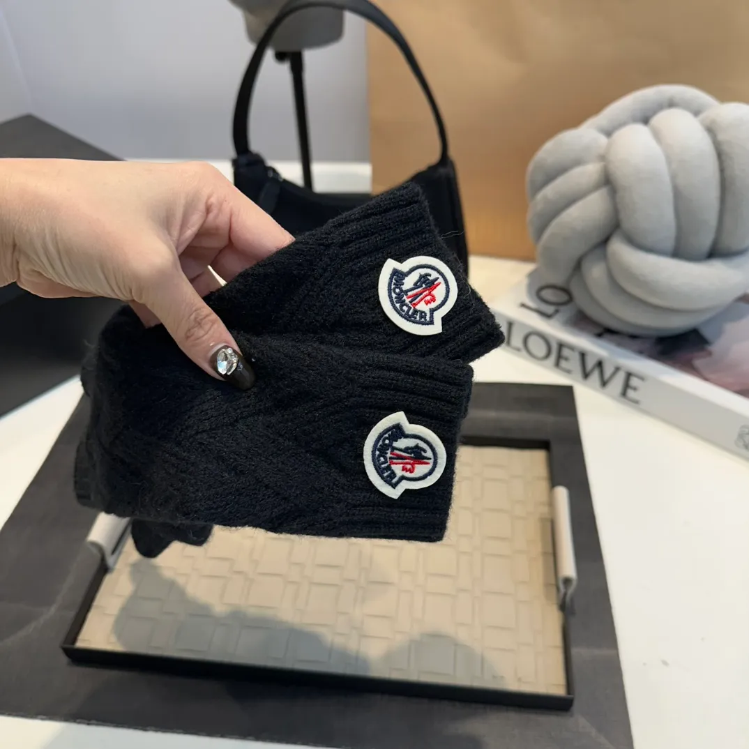 P70 Moncler Mouth Knitted Hat Gloves 24 Autumn and Winter New Style Warmth and Cold Protection