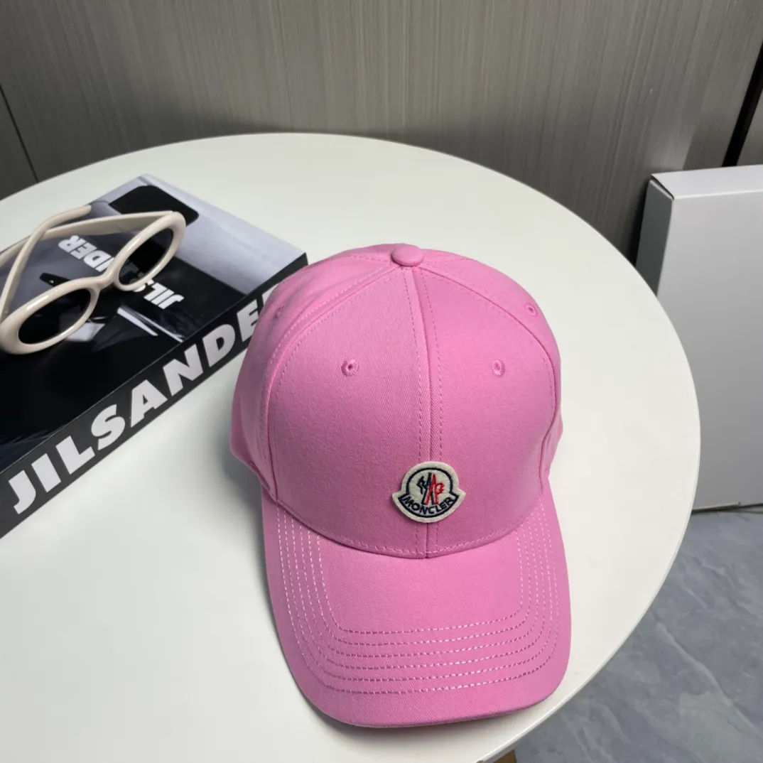 P56 MONCLER new baseball cap, a fashionable street item with a great style, a favorite among Internet celebrities and fashion bloggers! High quality, comfortable and breathable, concave shape looks good