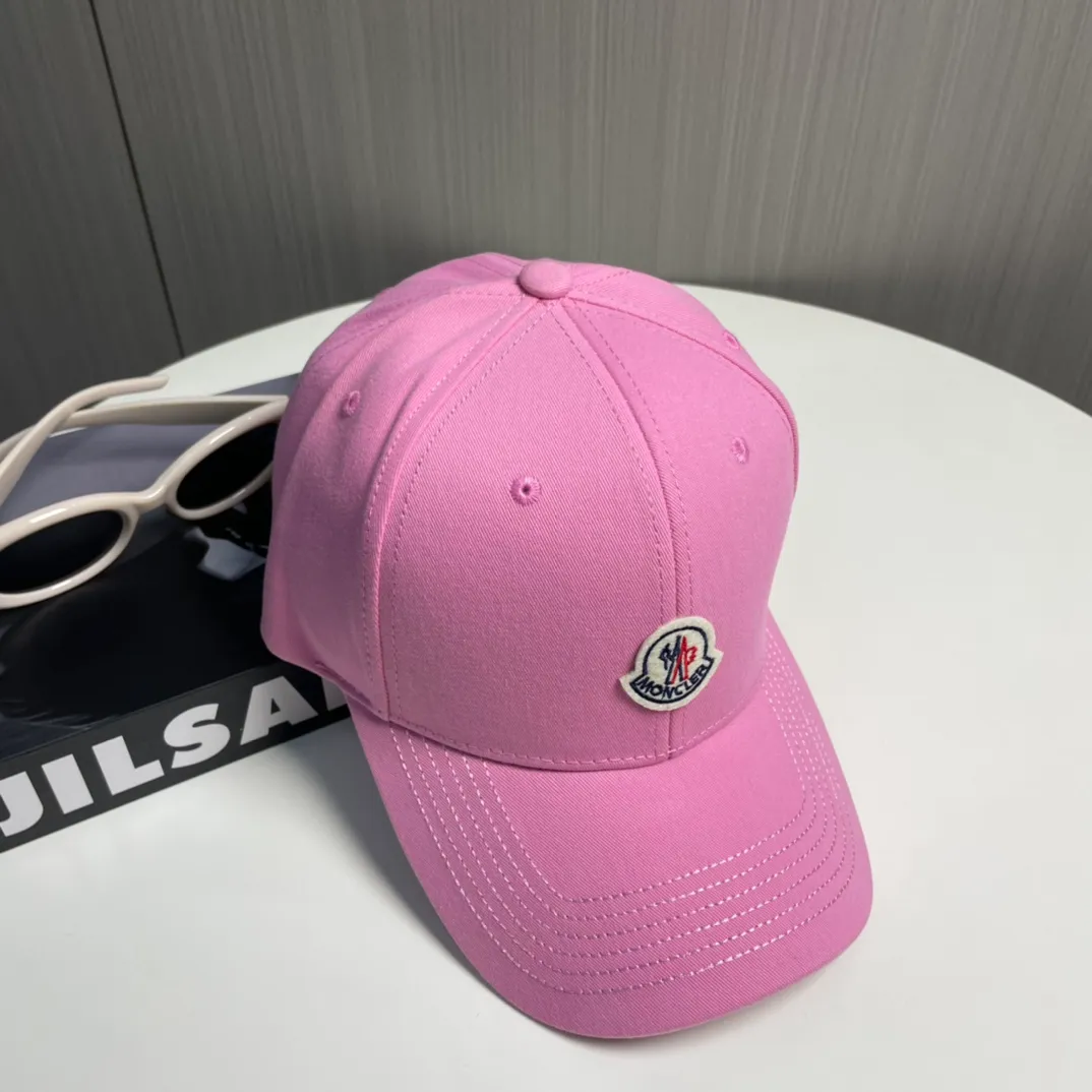 P56 MONCLER new baseball cap, a fashionable street item with a great style, a favorite among Internet celebrities and fashion bloggers! High quality, comfortable and breathable, concave shape looks good