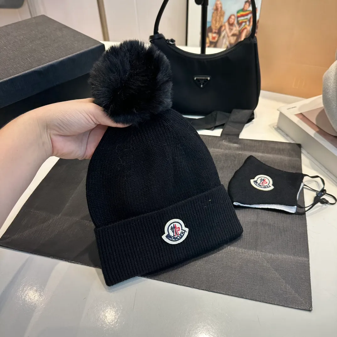 P80 Moncler muzzle hat + mask imitating cold set Autumn and winter women's wool woven warm knitted hat Cashmere soft and waxy texture, authentic quality enjoyment! Original label! High quality in stock!