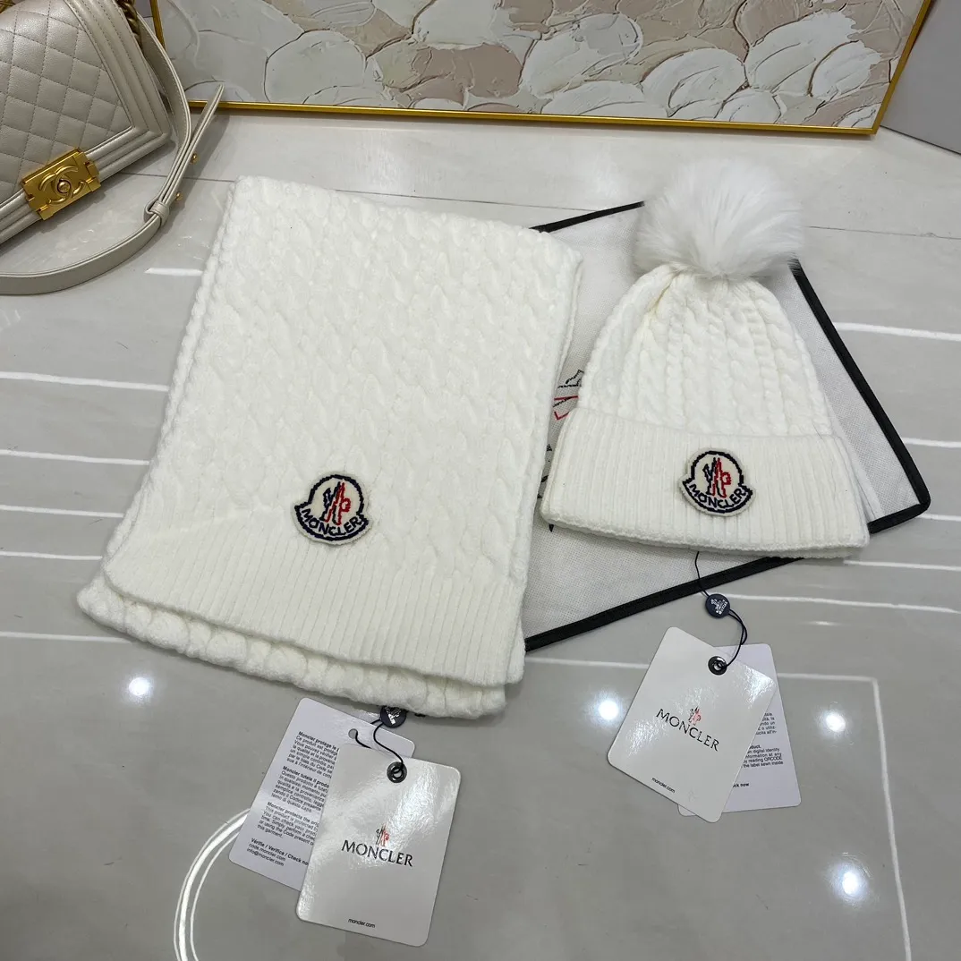 Moncler Mouth Covered Twist Cashmere Knitted Hat (Fox Fur Ball) + Scarf🧣