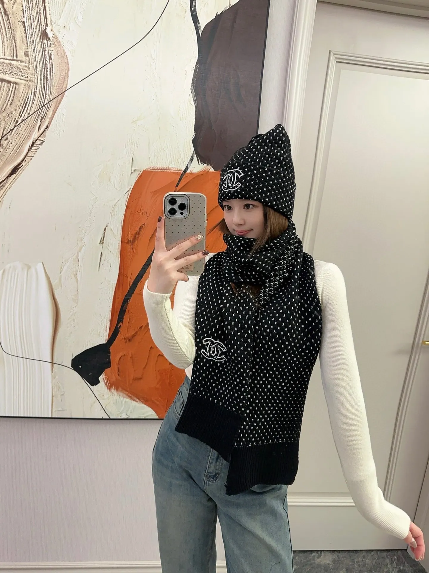 P180 GUCCI classic suit hat! Hat ➕Scarf! Cashmere and Rabbit Velvet Quality! It's warm and super comfortable. This winter, all you need is a set of hats. It's warm and fashionable! Unisex model! Can be made as a couple model! Complete range of anti-counterfeiting labels and elevators! Many styles, welcome to choose!!