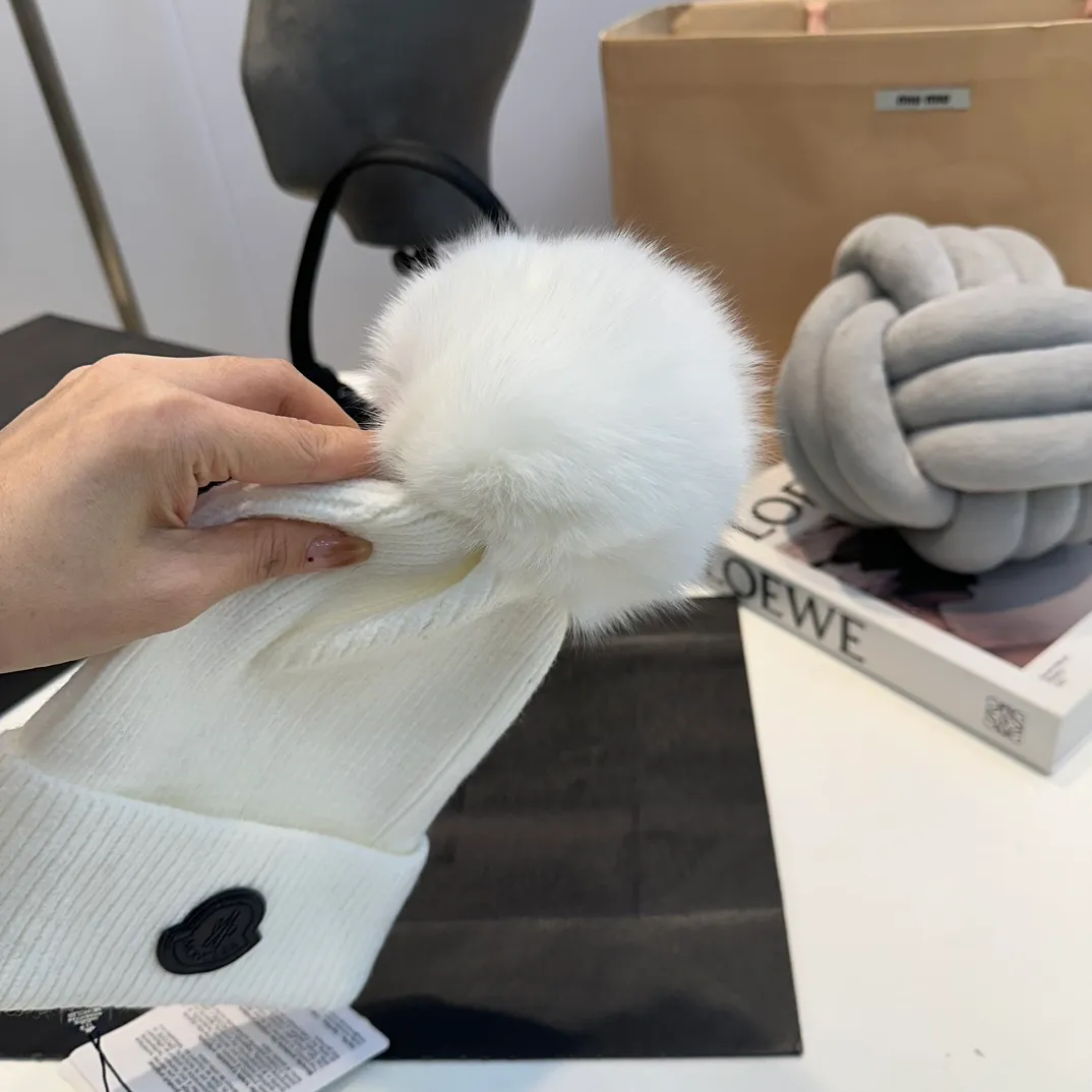 P70 MONCLER2024 new knitted wool ear protection warm hat, order now