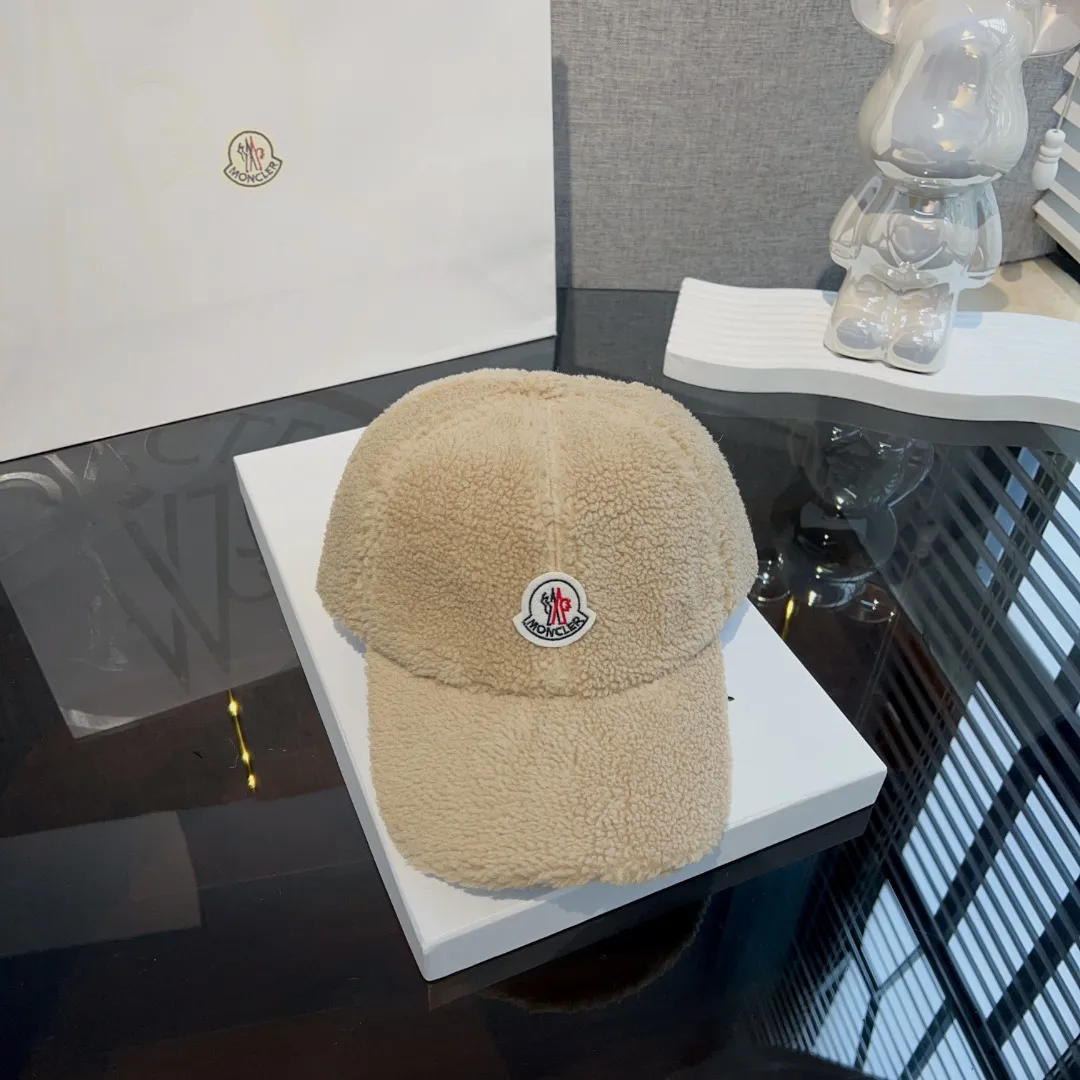 P56 moncler 🎱 Furry baseball cap for autumn and winter wear~ It would be rude not to praise it. ⛄It is fluffy and holds the autumn and winter atmosphere firmly. The shape and feel are amazing. Super soft~ feels good!