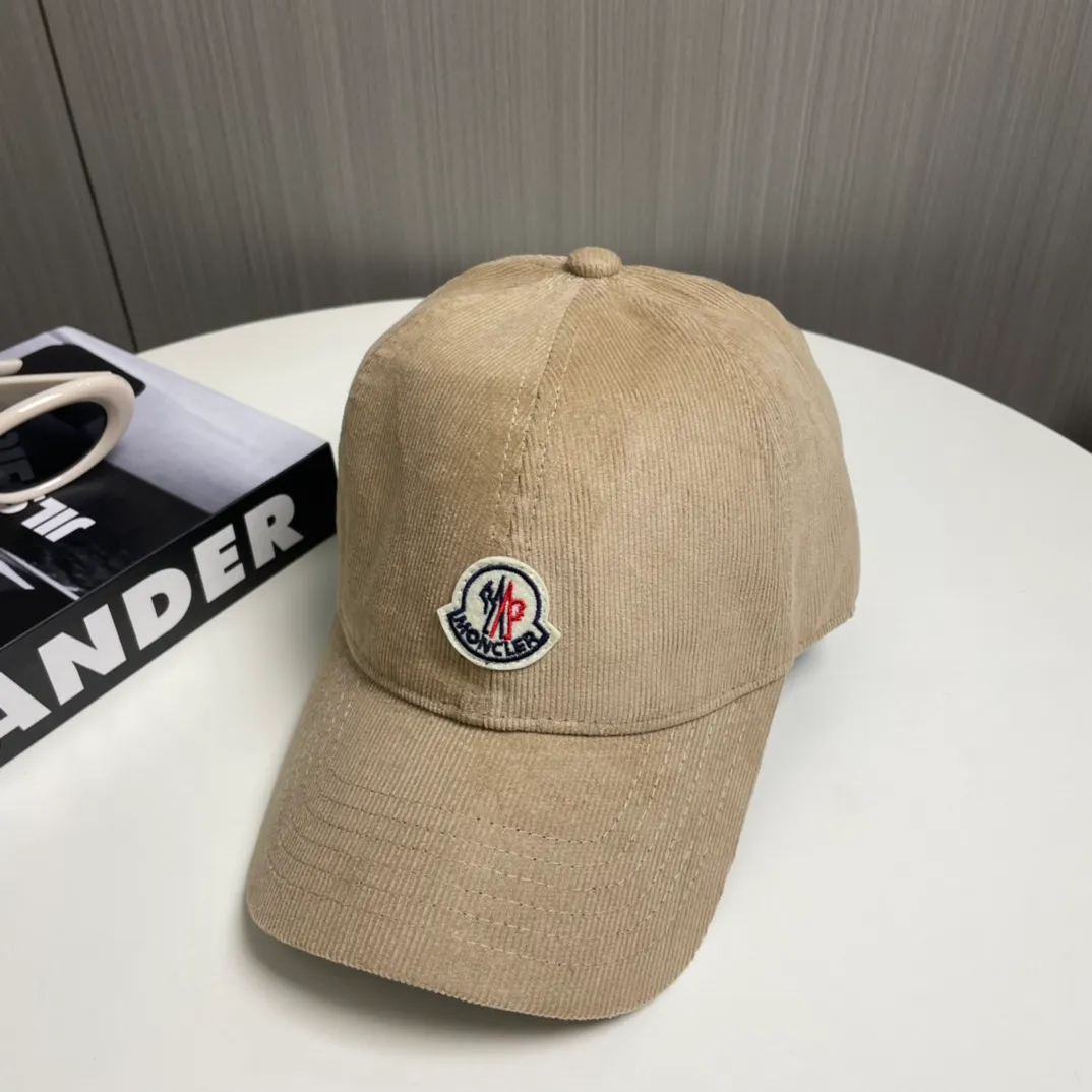 P70 Moncler Mouth Mouth New Autumn and Winter Corduroy Baseball Cap, full of texture. This year’s corduroy hat is really yyds ~