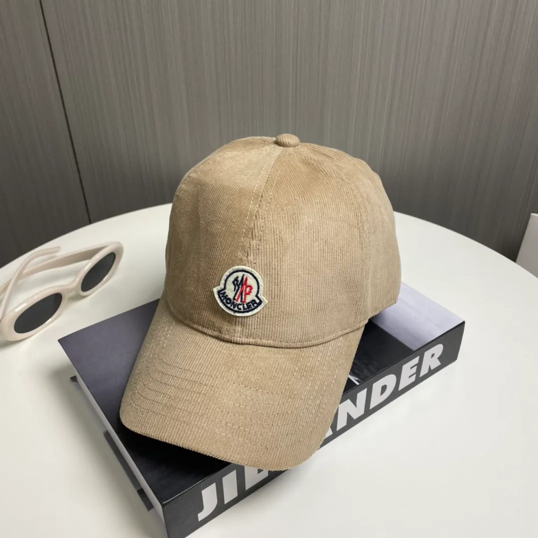 P70 Moncler Mouth Mouth New Autumn and Winter Corduroy Baseball Cap, full of texture. This year’s corduroy hat is really yyds ~