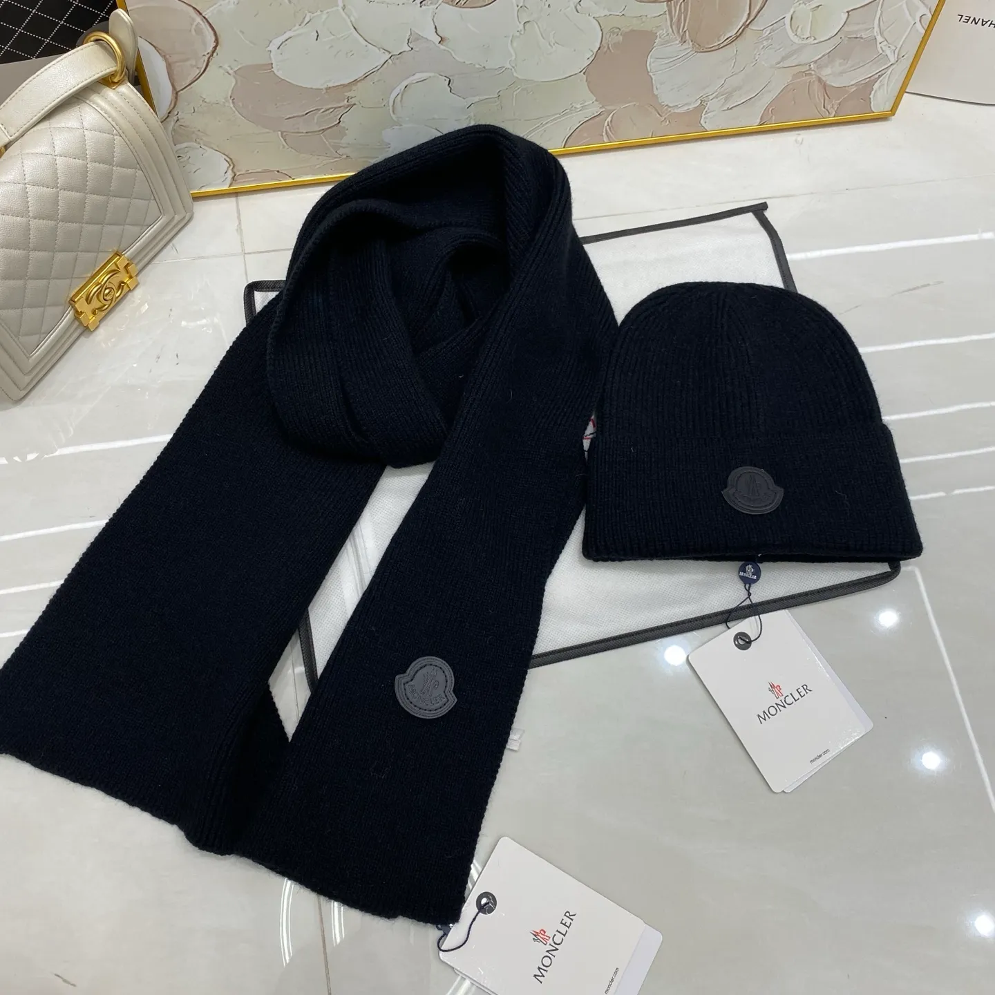 Moncler cashmere knitted hat + scarf🧣