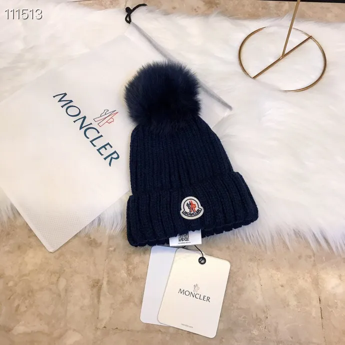 🧢MONCLER Mouth Mouth 👒 2021 autumn and winter counter knitted beanie hat, equipped with customized dust bag, versatile style is super popular, paired with fox fur balls, the texture is first-class, and it looks great when going out on the street! 15色入#