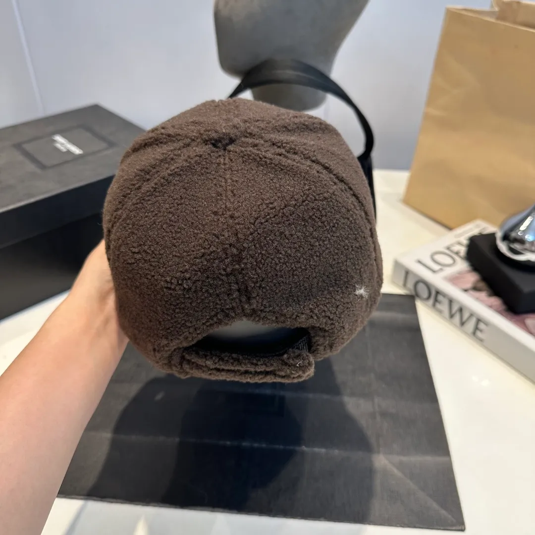 P54 Moncler plush baseball cap for women autumn and winter warm peaked cap showing face small plush hat