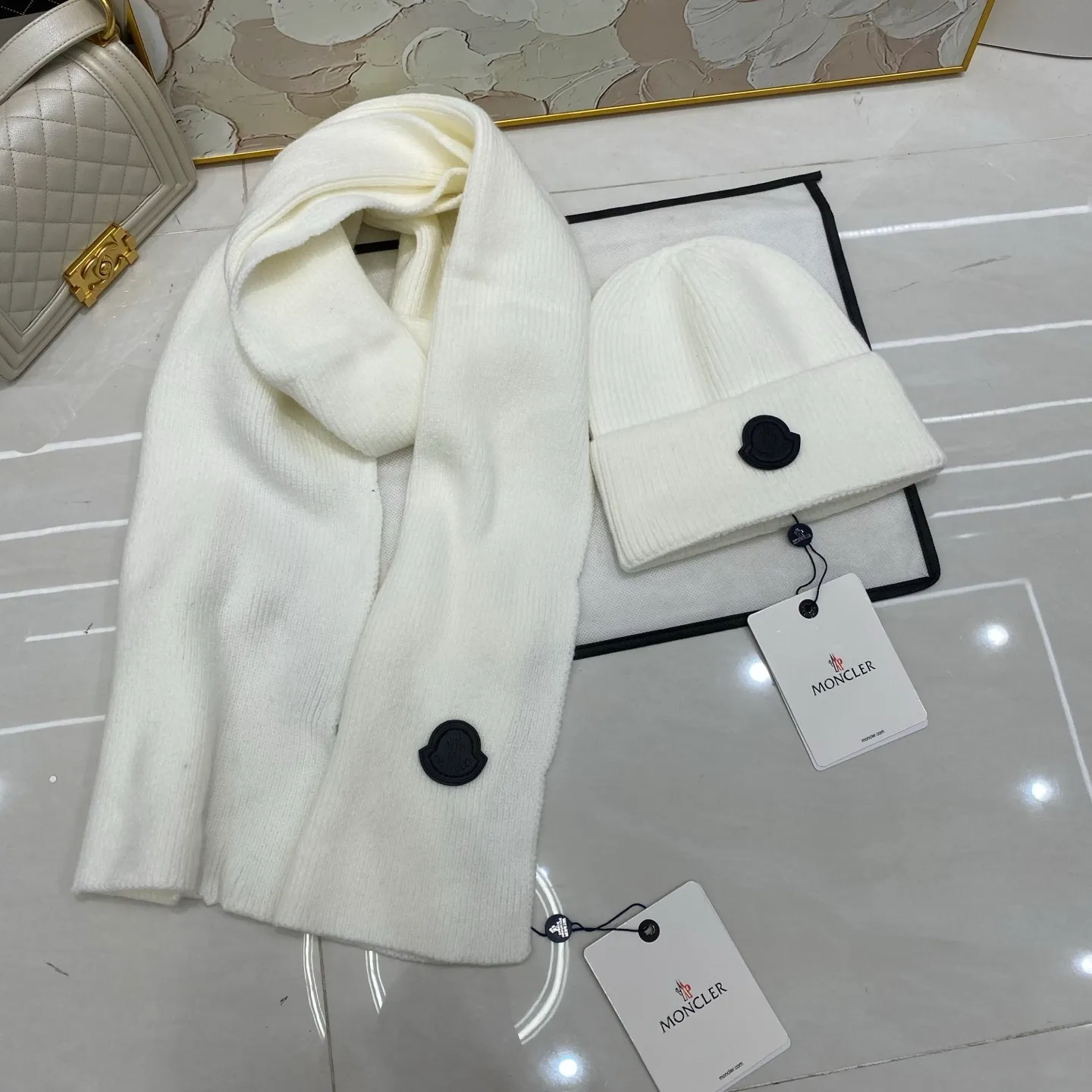 Moncler cashmere knitted hat + scarf🧣