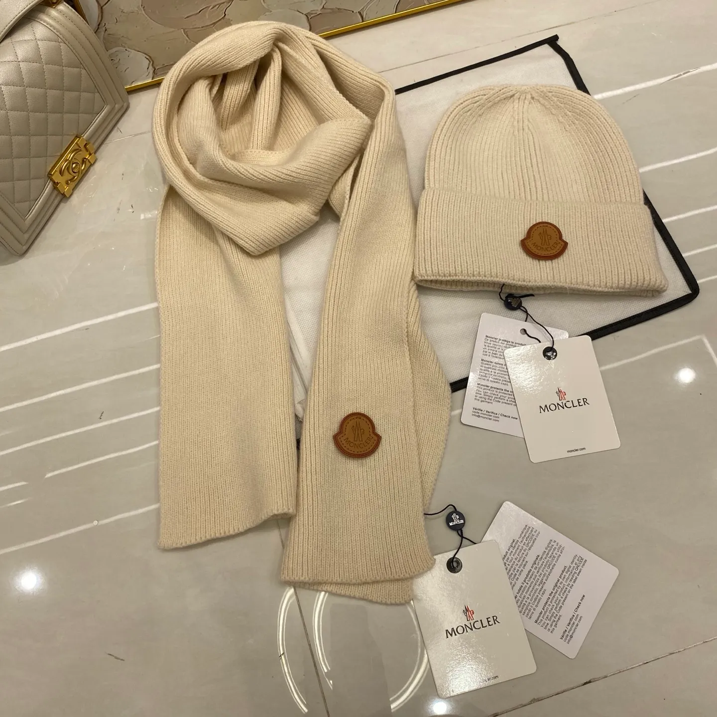 Moncler cashmere knitted hat + scarf🧣