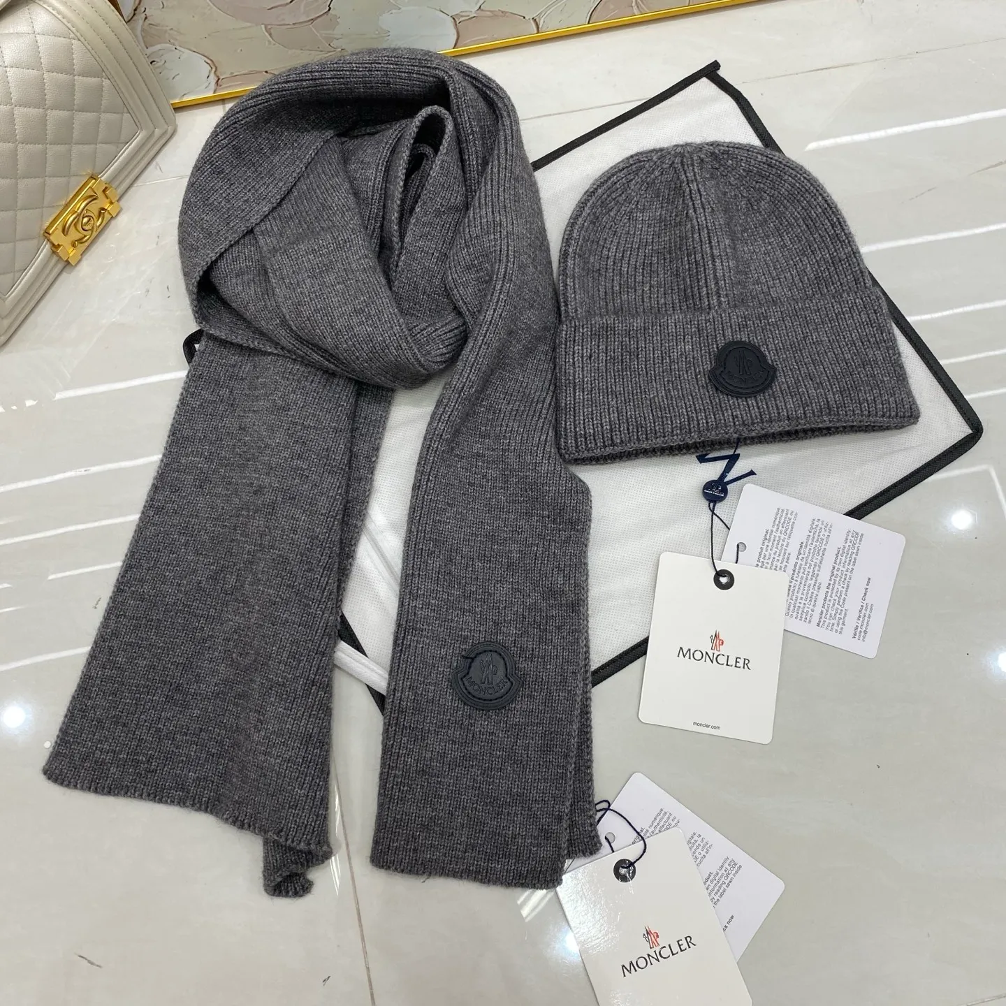 Moncler cashmere knitted hat + scarf🧣