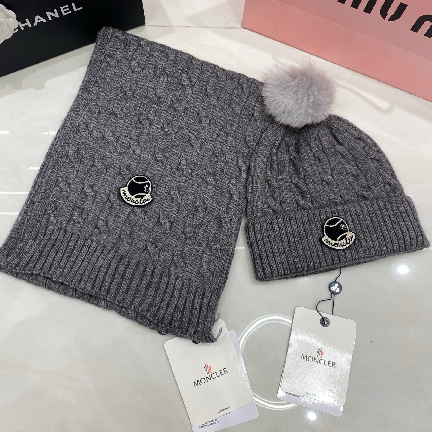 Moncler cashmere suit: scarf 🧣/cashmere knitted hat + fox fur ball