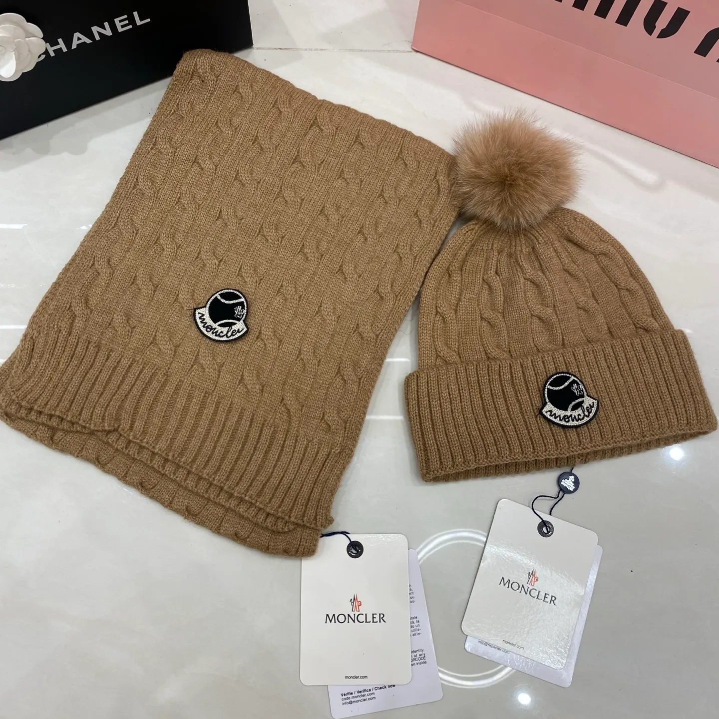 Moncler cashmere suit: scarf 🧣/cashmere knitted hat + fox fur ball