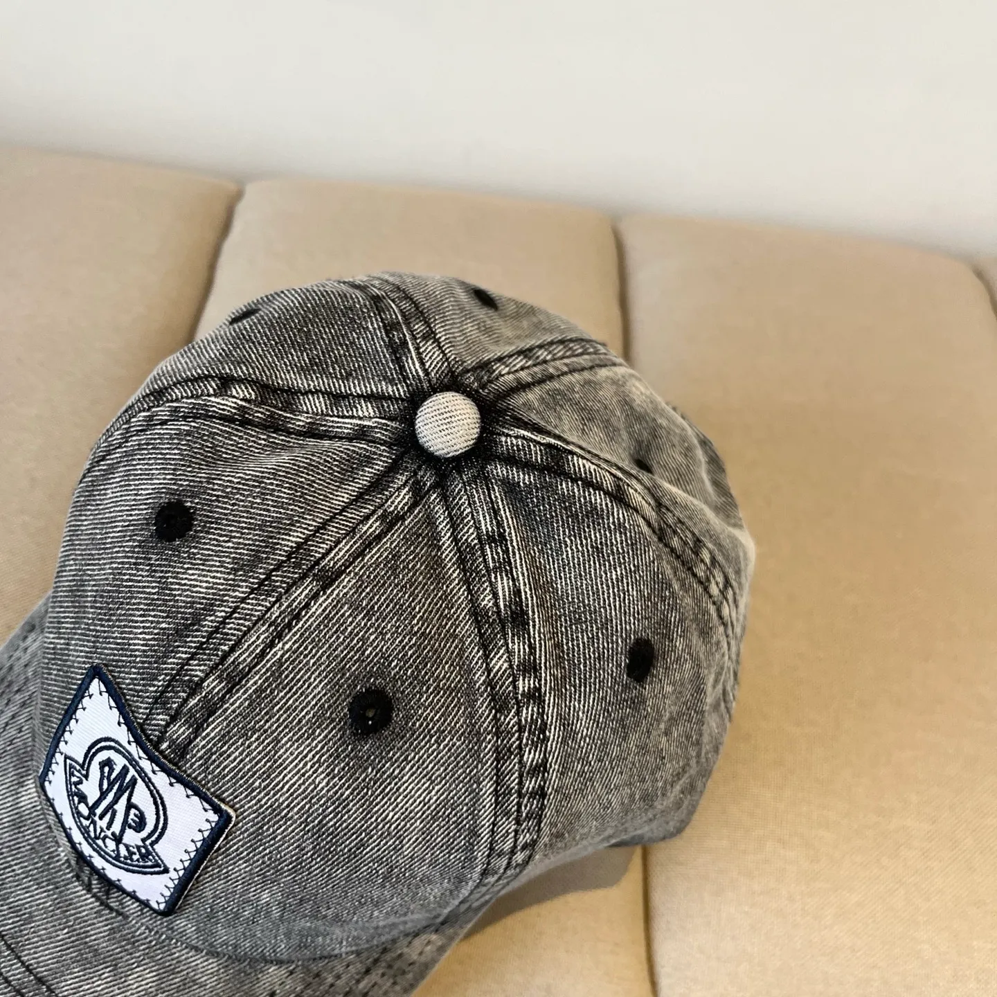 P60 MONCLER Mouth Mouth 🎩Good quality, high-end and elegant, super popular 💖The texture is great, it is very easy to match when going out! Fashion trends! A must-have item for going out, the same style for men and women, get it now!