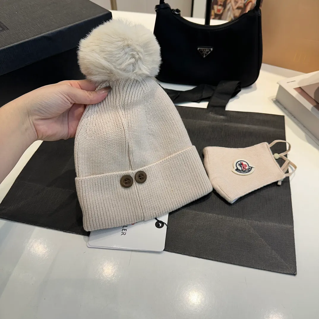 P80 Moncler muzzle hat + mask imitating cold set Autumn and winter women's wool woven warm knitted hat Cashmere soft and waxy texture, authentic quality enjoyment! Original label! High quality in stock!