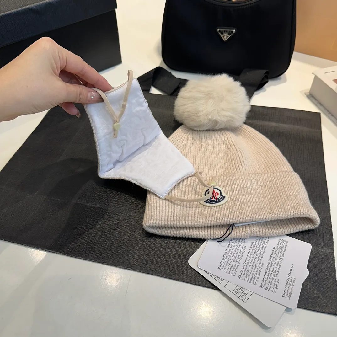 P80 Moncler muzzle hat + mask imitating cold set Autumn and winter women's wool woven warm knitted hat Cashmere soft and waxy texture, authentic quality enjoyment! Original label! High quality in stock!