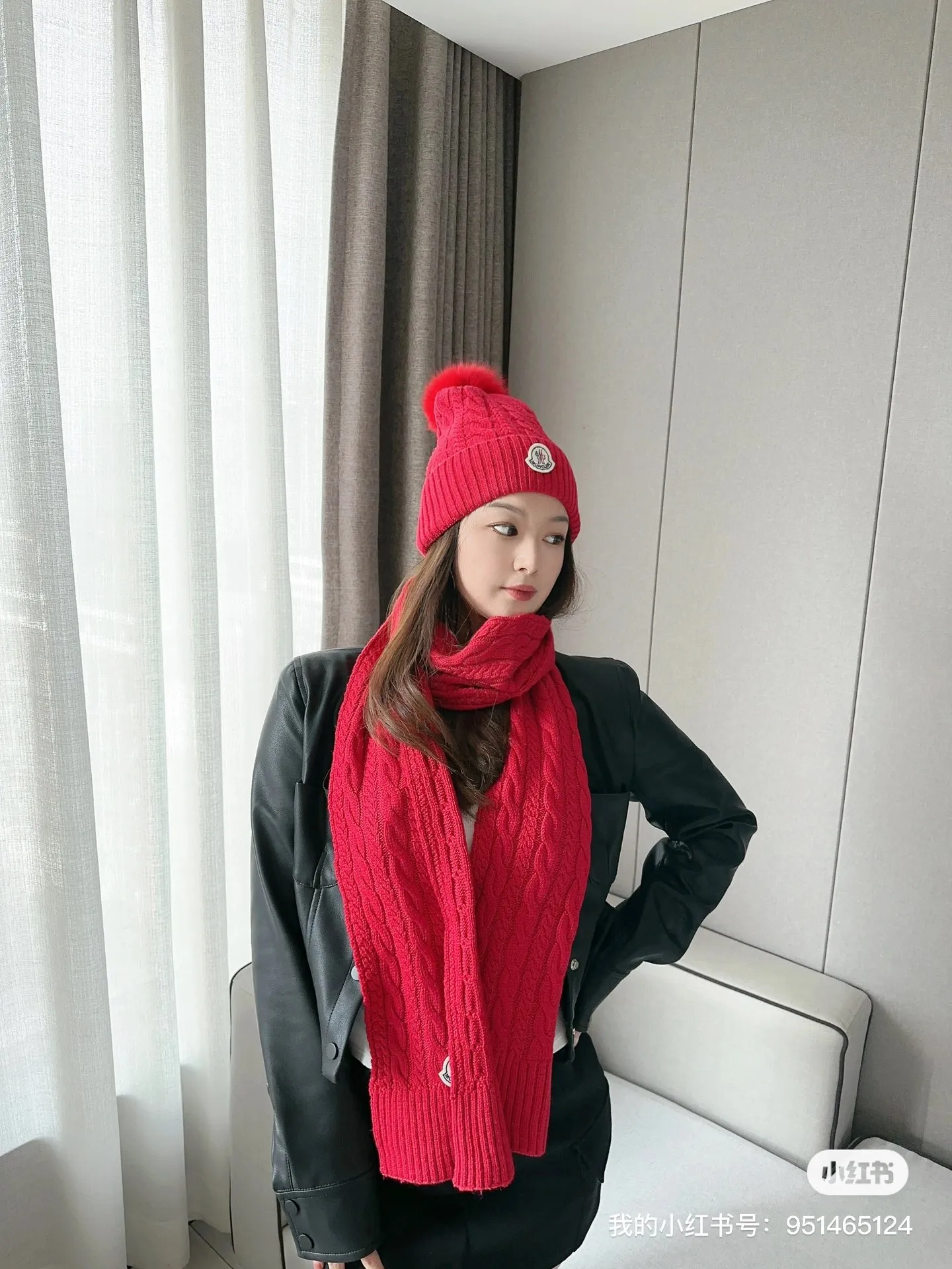 P170 MONCLER classic suit hat! Hat ➕Scarf! Cashmere and Rabbit Velvet Quality! It's warm and super comfortable~A great tool for young ladies to reduce their age in winter~This winter, all you need is a set of hats~It's warm and fashionable! Unisex model! Can be made as a couple model! Complete range of anti-counterfeiting labels and elevators! Many styles, welcome to choose!!